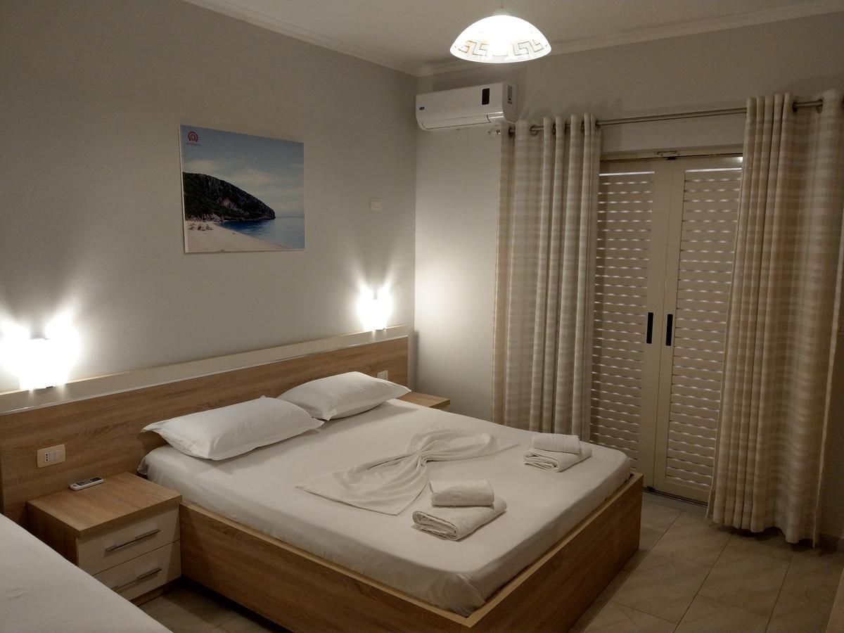 Augustus Hotel Dhërmi Habitación foto